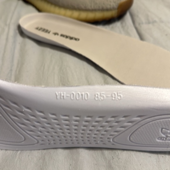 YEEZY 350 V2 SESAME - Picture 4 of 10